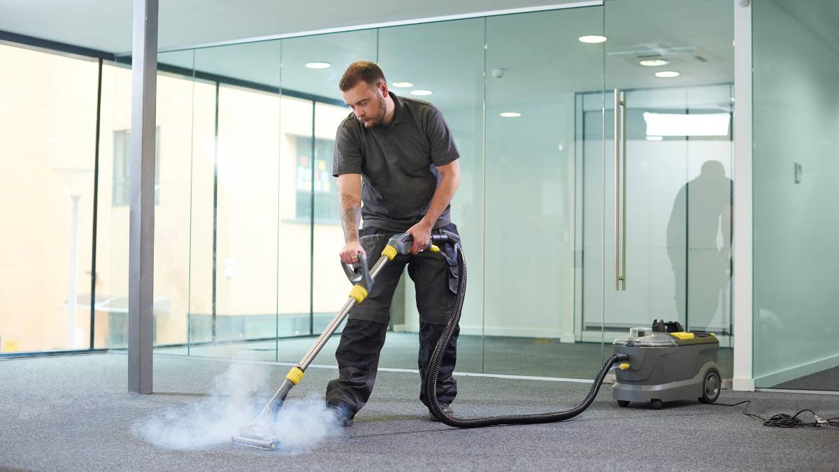 cleaner steam cleaning carpeting